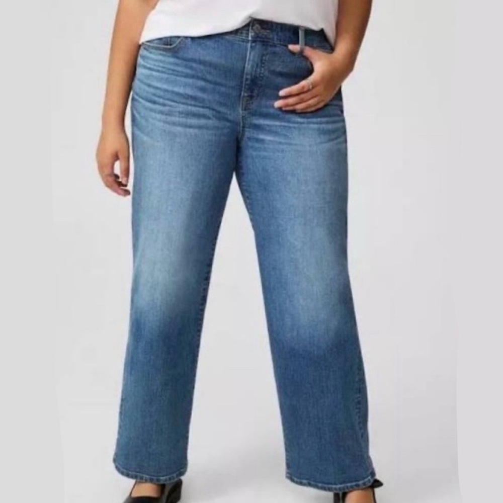 Torrid Medium Wash Perfect Wide Leg Vintage Stretch Blue Jeans in Size 16S/Short